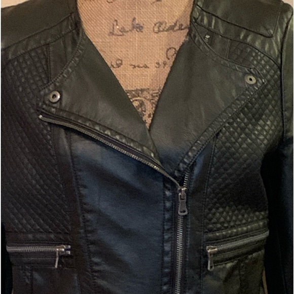 Chic petite jacket-Never worn! - Picture 2 of 4